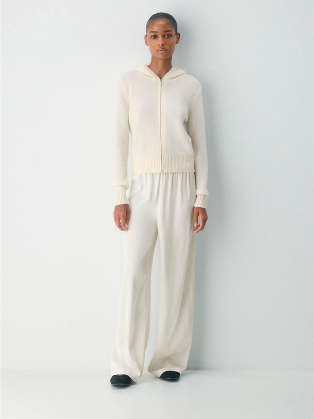 Aritzia Essential Cashmere Idyllic Zip Hoodie - Picture 2 of 16